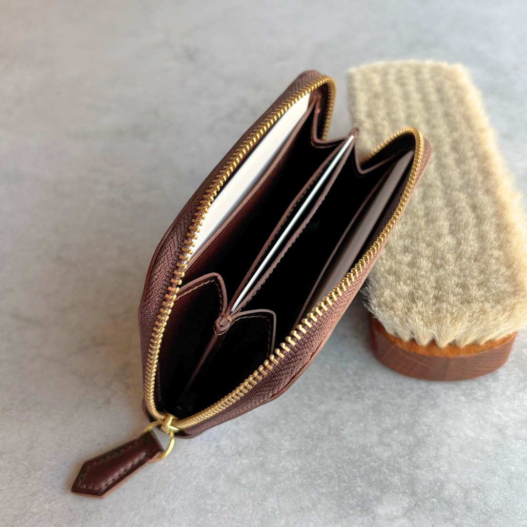 ブルガロ　ラウンドファスナーコインケース