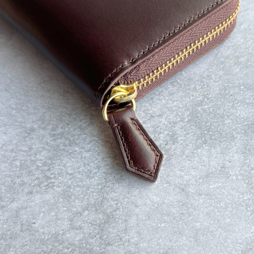 ブルガロ　ラウンドファスナーコインケース